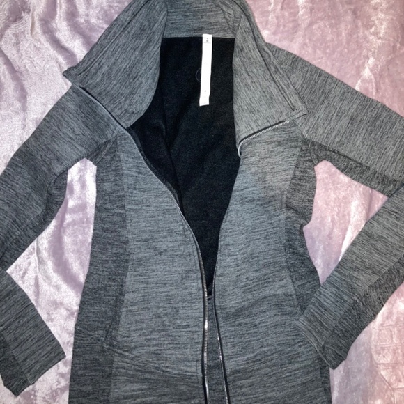 2 Size 4 Lululemon hoodies - Picture 2 of 2